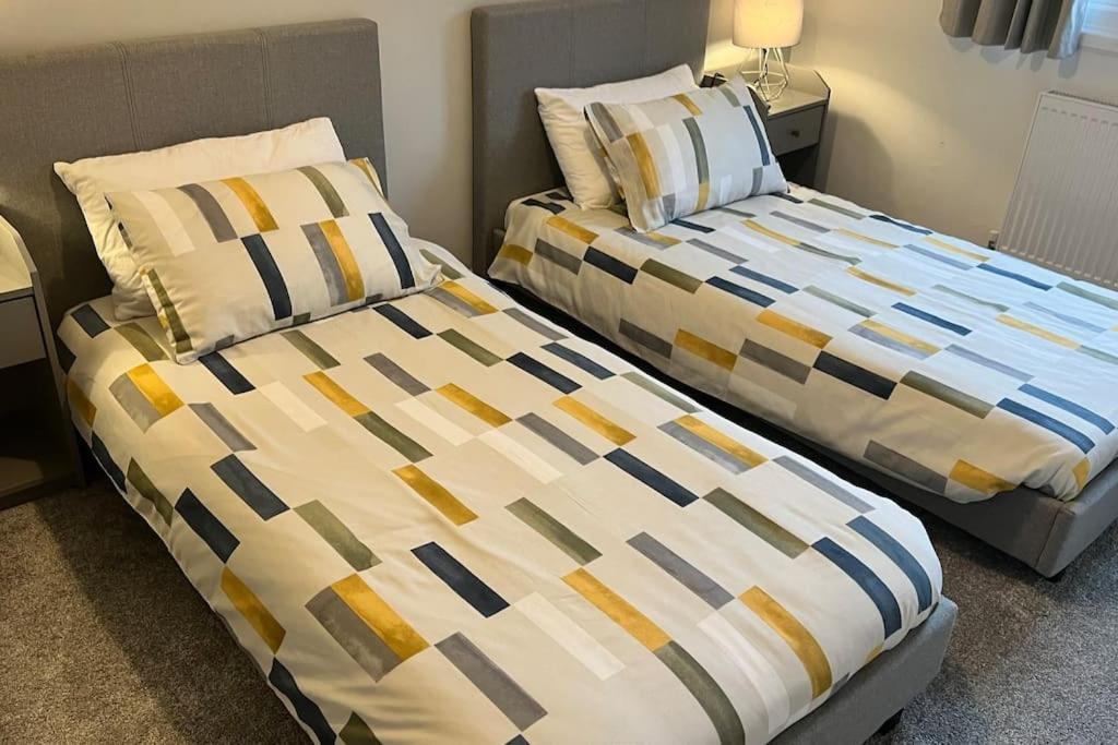 Very Comfy 3 Bed Town House Άστον-αντερ-Λάιν Εξωτερικό φωτογραφία