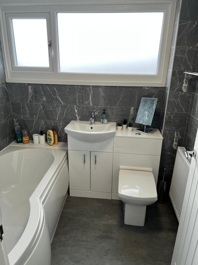 Very Comfy 3 Bed Town House Άστον-αντερ-Λάιν Εξωτερικό φωτογραφία
