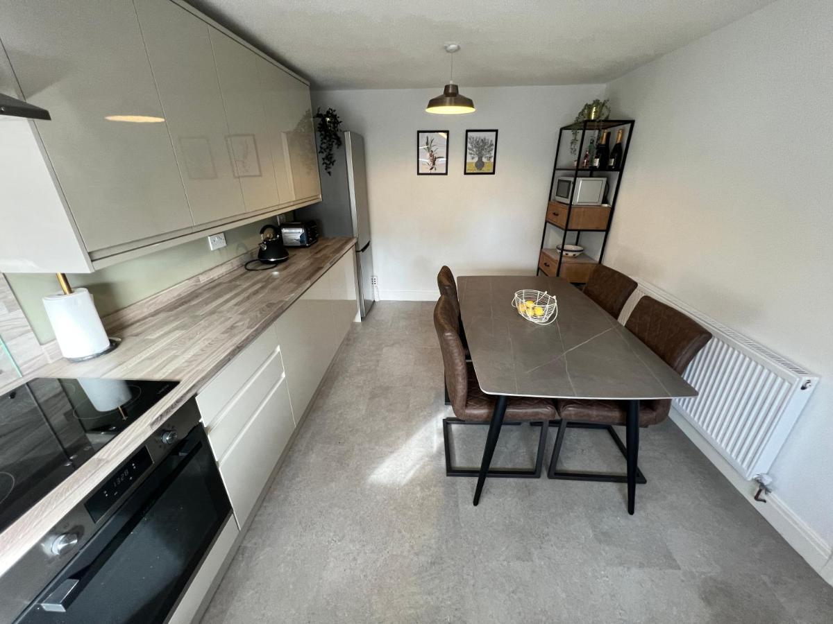Very Comfy 3 Bed Town House Άστον-αντερ-Λάιν Εξωτερικό φωτογραφία