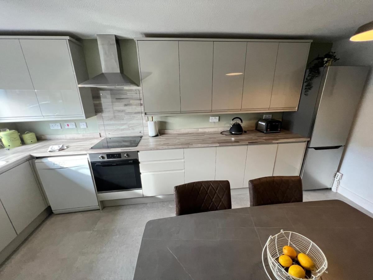 Very Comfy 3 Bed Town House Άστον-αντερ-Λάιν Εξωτερικό φωτογραφία