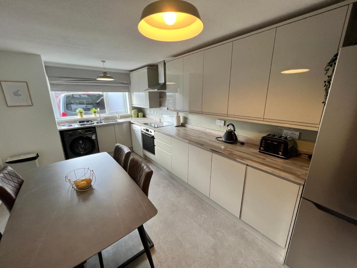 Very Comfy 3 Bed Town House Άστον-αντερ-Λάιν Εξωτερικό φωτογραφία
