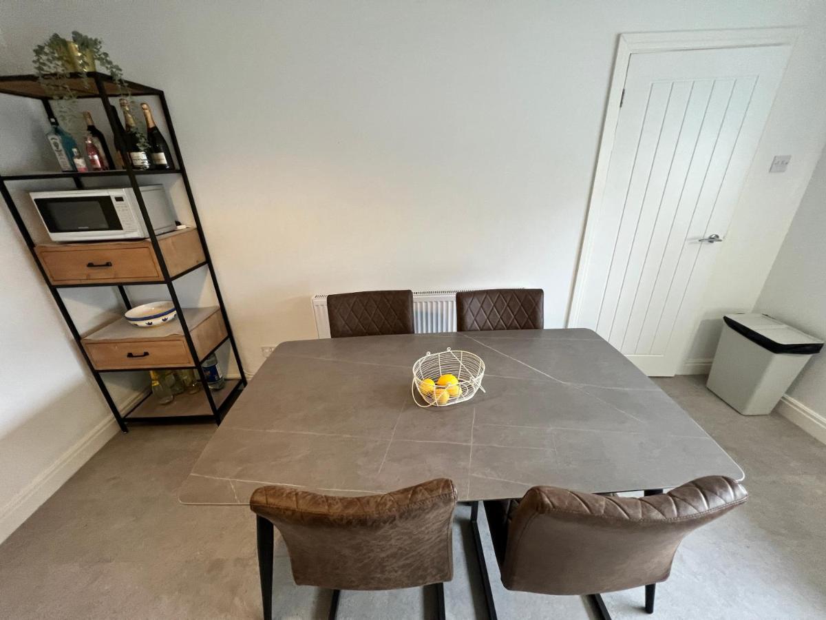 Very Comfy 3 Bed Town House Άστον-αντερ-Λάιν Εξωτερικό φωτογραφία