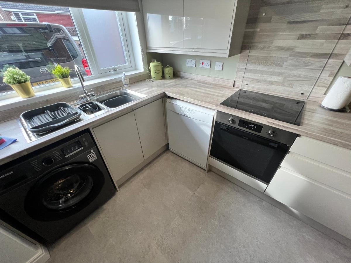 Very Comfy 3 Bed Town House Άστον-αντερ-Λάιν Εξωτερικό φωτογραφία